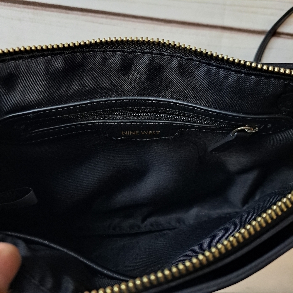 2 FOR 20 SALE Nine West Crossbody Purse Has Beauty Mark On The Back - Picture 10 of 15